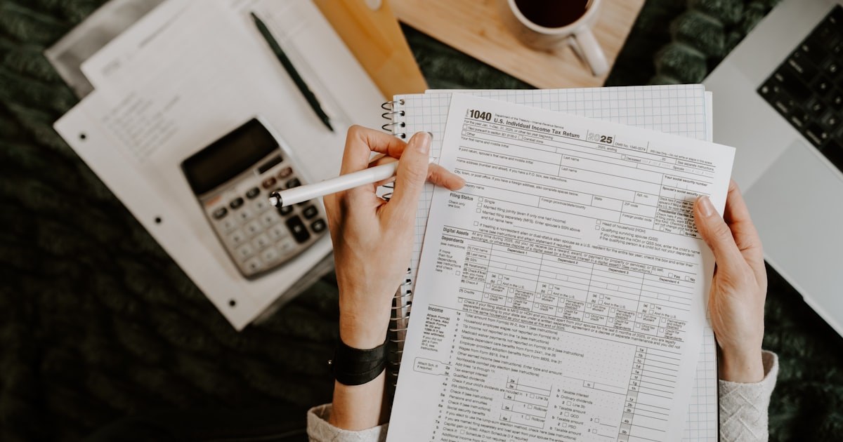 Best Credit Card to Pay Your Taxes With in 2026 (And When It Costs You Money)