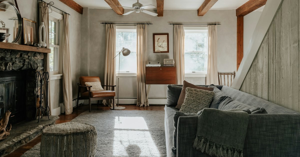 Best Credit Cards for Airbnb and VRBO Hosts: Furnishing, Cleaning Supplies, and Guest Amenities